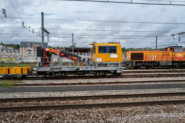 Fototapeta premium vue des voies ferrées dans le sud de paris en france en europe