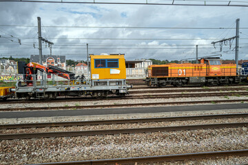 vue des voies ferrées dans le sud de paris en france en europe