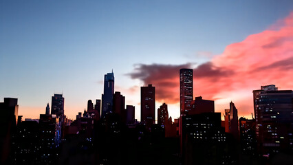 大都市のスカイラインを染めるマジックアワー