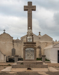 Monument en honneur des bonifaciens morts pour la France à la guerre de 1870 dans le cimetière marin de Bonifacio, Corse, France
