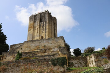 La tour du Roy, ancien donjon, vue de l'extérieur, village de Saint Emilion, département de la...