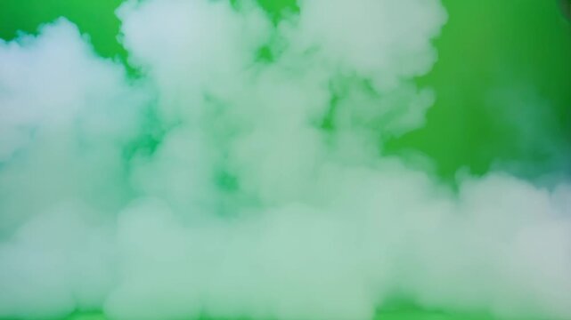 Mystischer Nebel auf Chroma Key Greenscreen &ndash; d&uuml;stere Halloween-Atmosph&auml;re