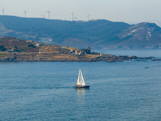 Barco velero en Muxia, Galicia © Fotos ZonaFreeDrone