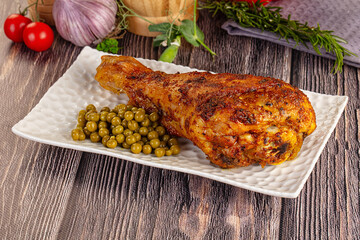 Baked turkey drumstick served green peas