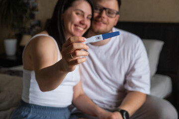 Obraz premium Happy Couple Celebrating Positive Pregnancy Test