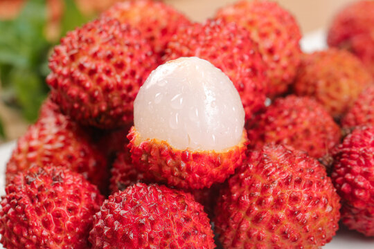 Fresh Lychee Fruits from Maoming China - High Quality Tropical Fruit with Sweet White Flesh