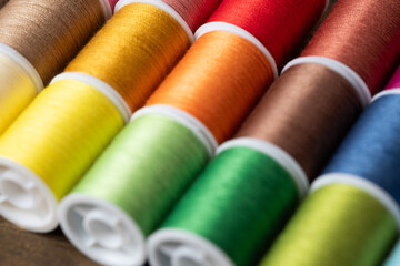 カラフルな助かる色糸のイメージ　(写真素材)