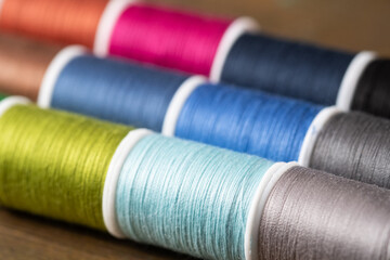 カラフルな助かる色糸のイメージ　(写真素材)