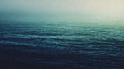 Obraz premium A serene ocean view with gentle waves, showcasing gradients of blue and green hues.