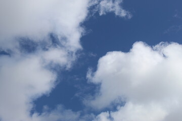 Belles photos de nuages dans un beau ciel bleu