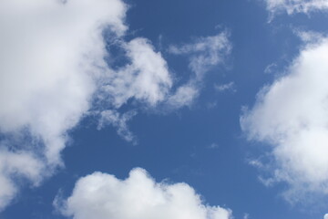 Belles photos de nuages dans un beau ciel bleu