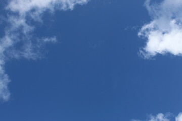 Belles photos de nuages dans un beau ciel bleu