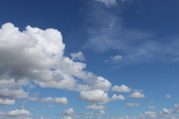Belles photos de nuages dans un beau ciel bleu