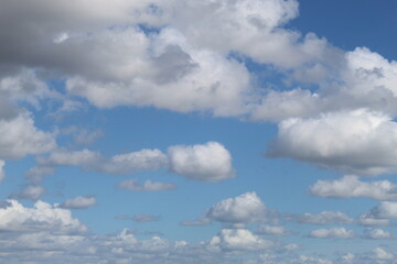 Belles photos de nuages dans un beau ciel bleu