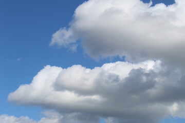 Belles photos de nuages dans un beau ciel bleu