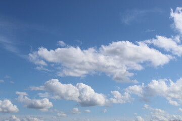 Belles photos de nuages dans un beau ciel bleu