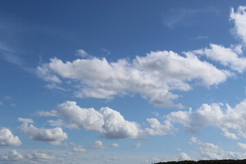 Belles photos de nuages dans un beau ciel bleu