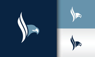 Obraz premium Elegant Eagle Logo in Flight Modern Emblem for Business Identity