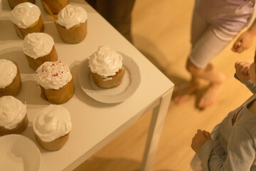 Cozy everyday scene captures essence of slow living and mindful parenting. In calm home environment, small rituals baking, sharing food, simply spending time together reflect warmth living. Real life