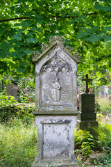 schöner sehr alter Grabstein mit der Mariengestalt  Alter Südfriedhof München