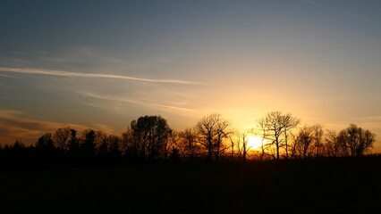 Sonnenuntergang in der Hügellandschaft der Buckligen Welt