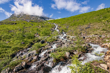 Obraz premium Beautiful Romsdalseggen hiking trail near Andalsnes (Norway)
