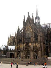 Fototapeta premium Majestic Views of the High Cathedral Church in Cologne, Germany During a Cloudy Day
