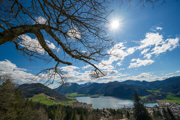 Panoramablick von der Schliersberg Alm auf den Schliersee und die bayerischen Alpen
