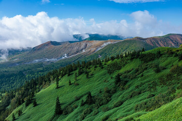Fototapeta premium View of Mt. Kusatsu-Shirane with a sea of clouds approaching.