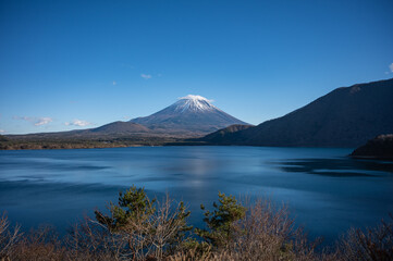 精進湖から望む富士山