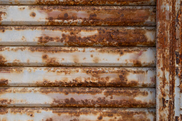 錆びたシャッターの表面