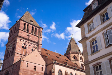 Église Saint-Thomas in der Altstadt von Strasbourg im Elsass