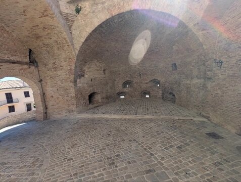 Scorcio dell'antico borgo medievale di Corinaldo nelle Marche in Italia