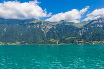 Obraz premium View of the Lake Brienz and Swiss Alps in Brienz, Switzerland
