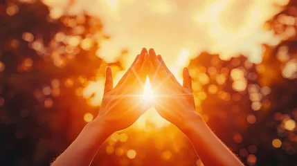 Sierkussen Meisjeskamer Hands forming pyramid shape with bright golden light, symbolizing spiritual energy, healing, hope, and connection  © mariyana_117