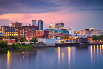 Naklejka premium Peoria, Illinois, USA. Cityscape image of Peoria skyline, Illinois, USA with reflection of city lights in the Illinois River at twilight blue hour.