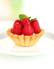 Tartlet with raspberries and mint