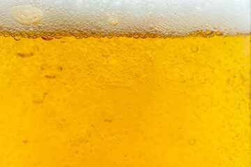 グラスビールの泡の拡大写真