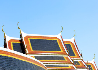 conjunto de techos tricolores del gran templo