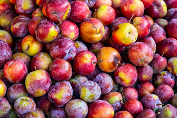 Fresh peaches at Göynük market