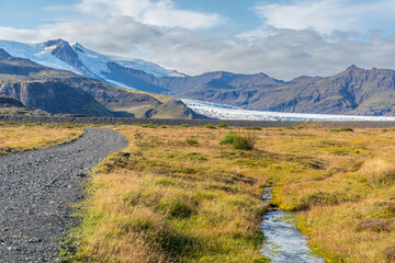 Vue sur le glacier Vatnaj&ouml;kull, le plus vaste et volumineux glacier d'Islande, depuis le sentier qui m&egrave;ne au canyon Mulagljufur, dans le sud de l'Islande