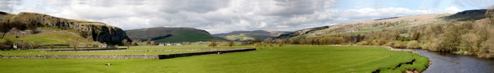 A panoramic picture of Wharfedale, from Kilnsey