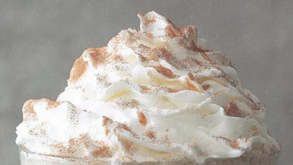 Fototapeten Brot cake with cream  © Kateryna