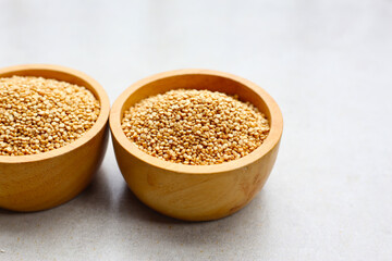 Raw quinoa seeds in a bowl.