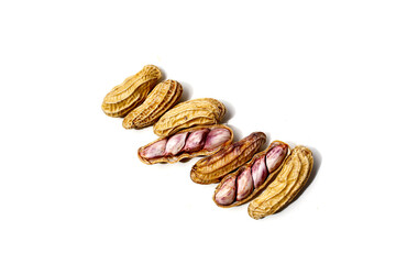 Boiled peanuts in shell
Simple, soft, and protein-rich snack.