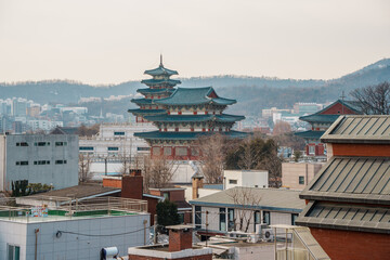Fototapeta premium Pagoda of the National Folk Museum of Korea Overlooking Seoul Cityscape