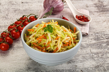 Vegan salad with kohlrabi and carrot