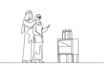 Single one line drawing an arab man standing behind an arab woman covering her eyes. A surprise that is always unexpected. Make the partner happy. Surprise. Continuous line design graphic illustration