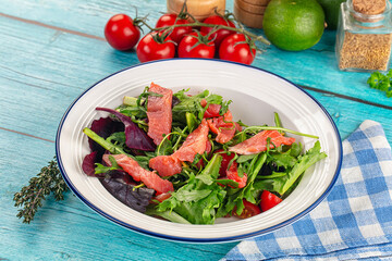 Salad with salmon and arugula