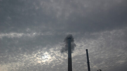 『エントツの煙  大気汚染  』SDGs地球環境   コンビナート工場汚染 